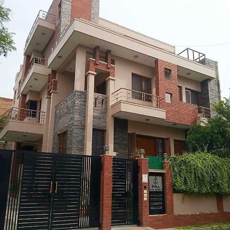 J P Residency Hotel Greater Noida Bagian luar foto