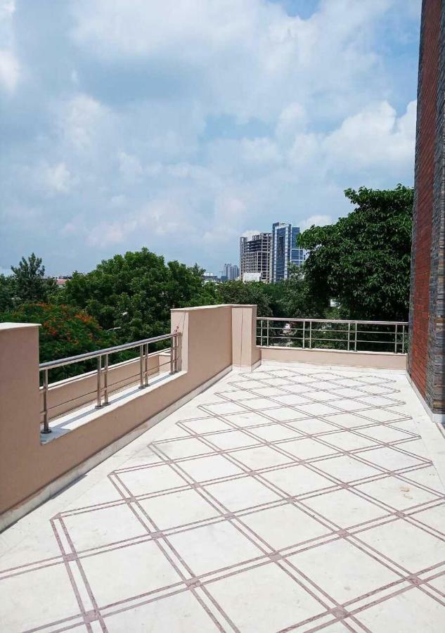J P Residency Hotel Greater Noida Bagian luar foto