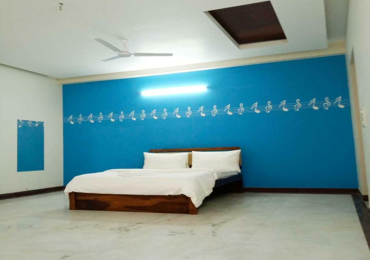 J P Residency Hotel Greater Noida Bagian luar foto