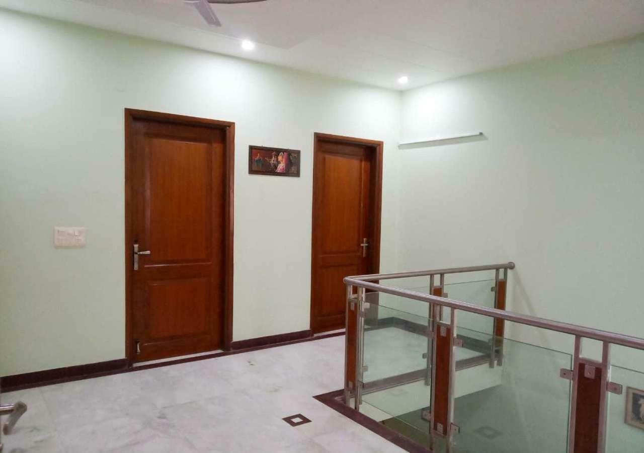 J P Residency Hotel Greater Noida Bagian luar foto