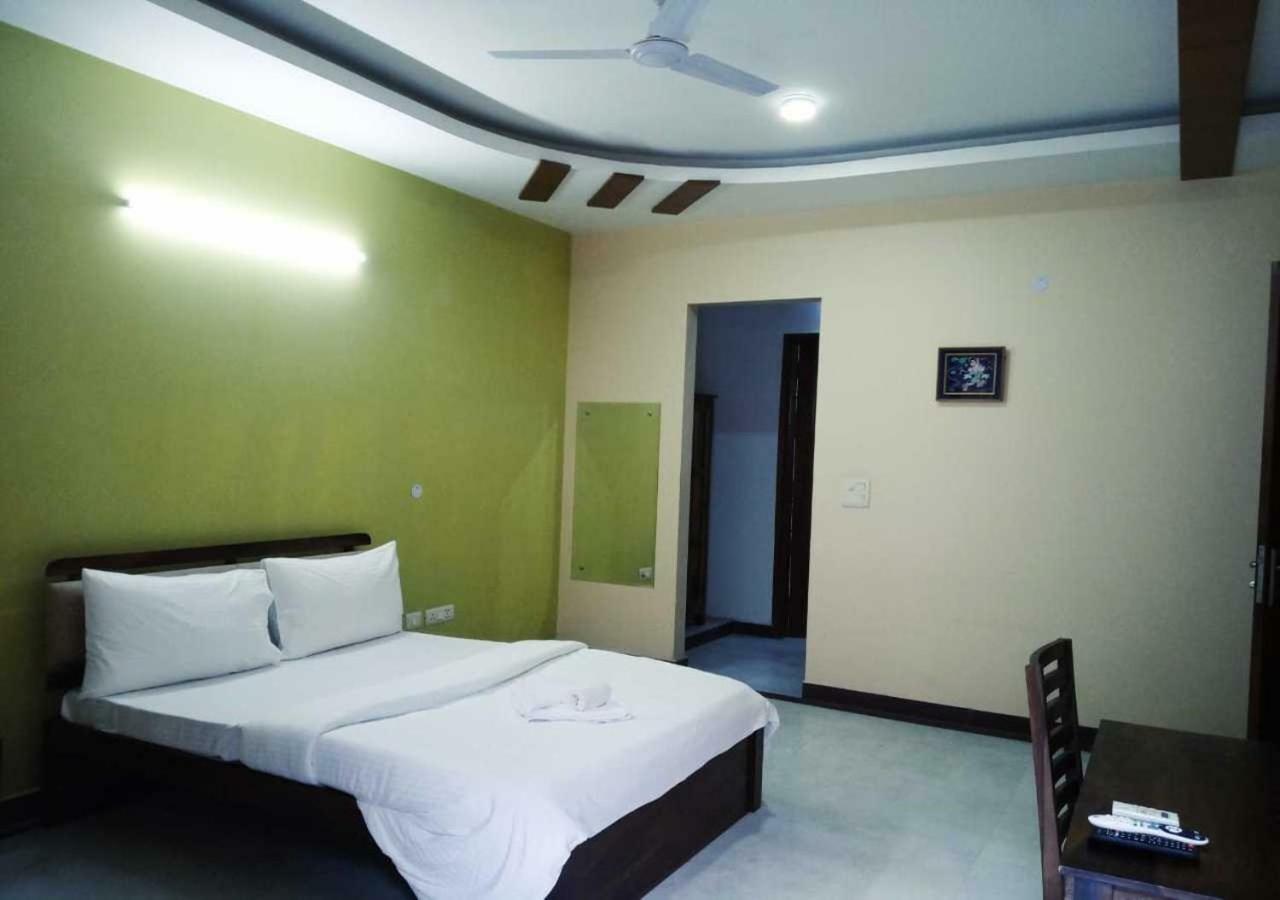 J P Residency Hotel Greater Noida Bagian luar foto
