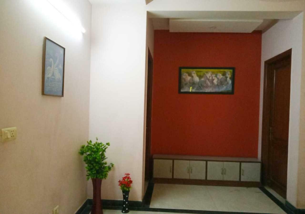 J P Residency Hotel Greater Noida Bagian luar foto