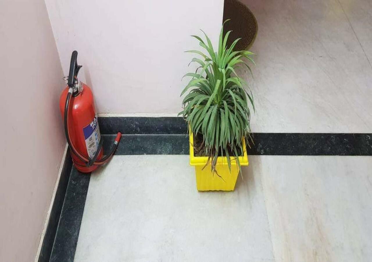 J P Residency Hotel Greater Noida Bagian luar foto