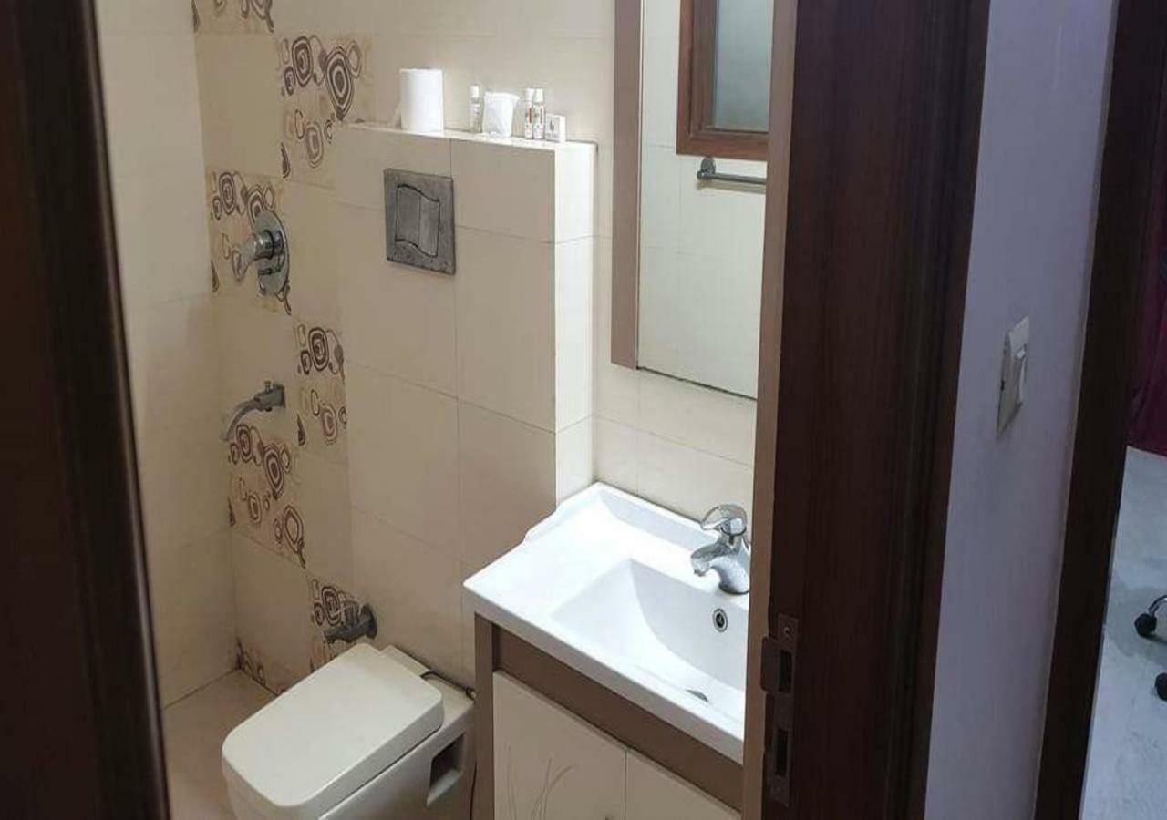 J P Residency Hotel Greater Noida Bagian luar foto