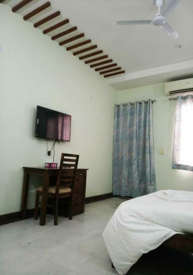J P Residency Hotel Greater Noida Bagian luar foto