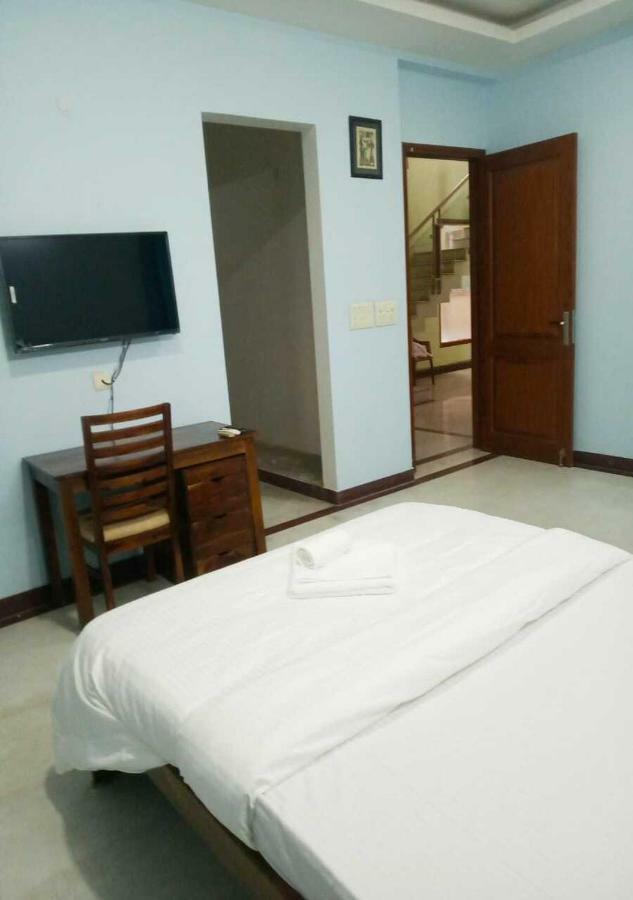 J P Residency Hotel Greater Noida Bagian luar foto