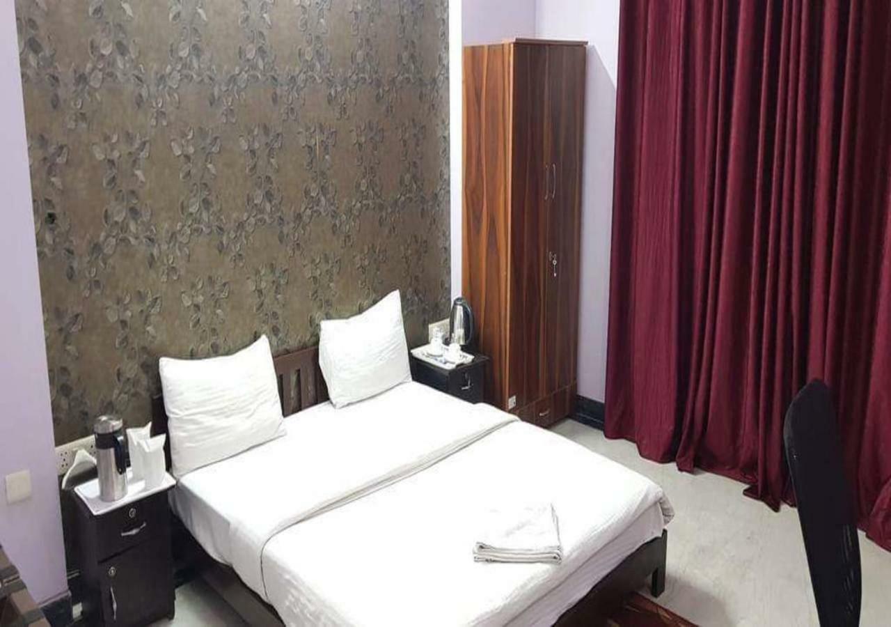 J P Residency Hotel Greater Noida Bagian luar foto