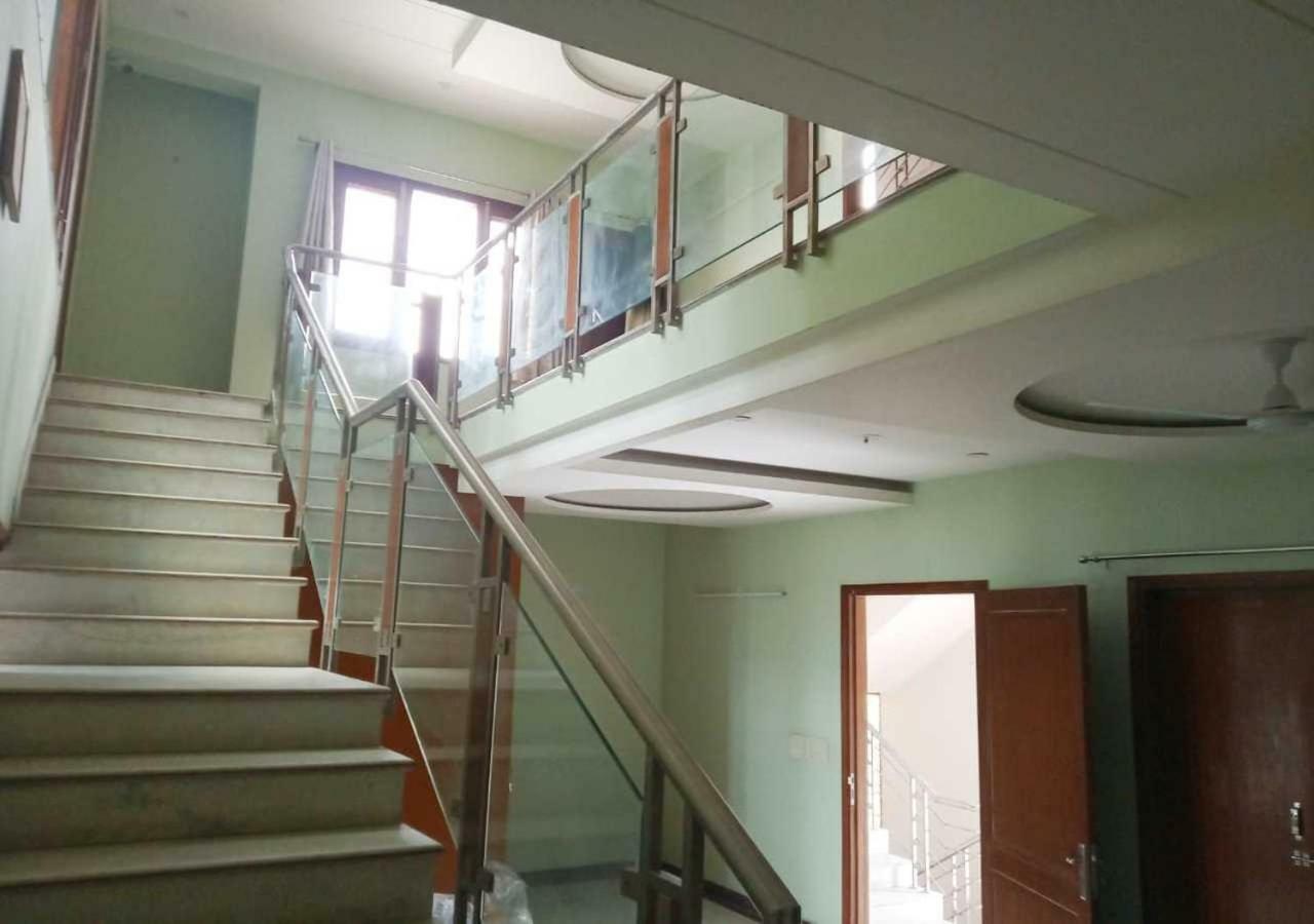 J P Residency Hotel Greater Noida Bagian luar foto