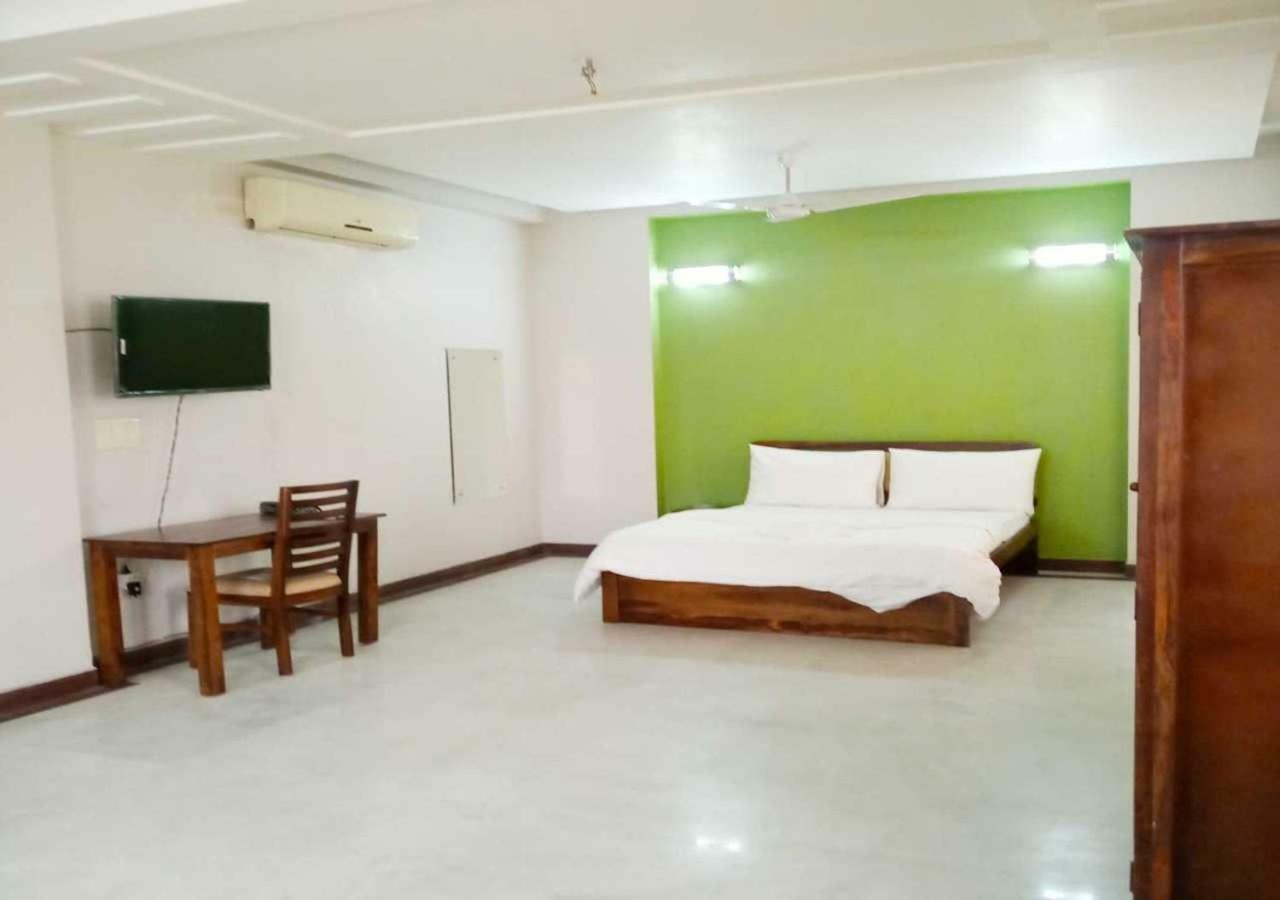 J P Residency Hotel Greater Noida Bagian luar foto