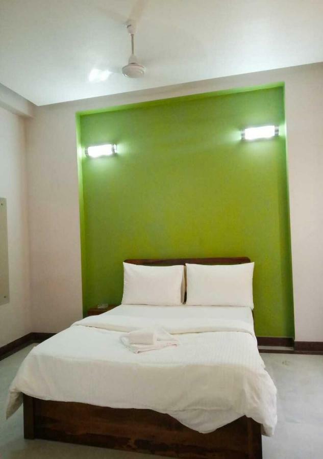 J P Residency Hotel Greater Noida Bagian luar foto