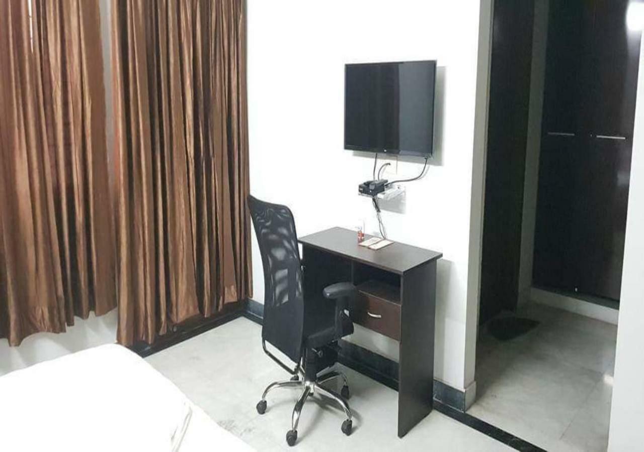 J P Residency Hotel Greater Noida Bagian luar foto