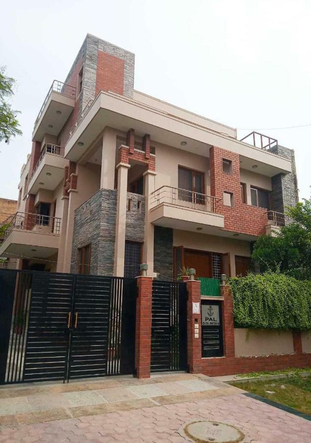 J P Residency Hotel Greater Noida Bagian luar foto