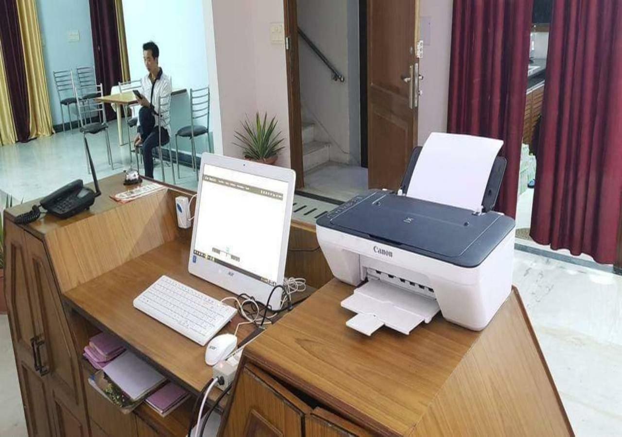 J P Residency Hotel Greater Noida Bagian luar foto