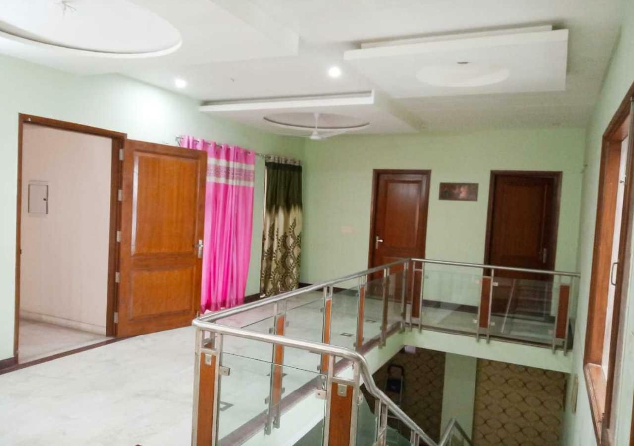 J P Residency Hotel Greater Noida Bagian luar foto