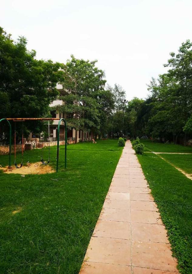 J P Residency Hotel Greater Noida Bagian luar foto